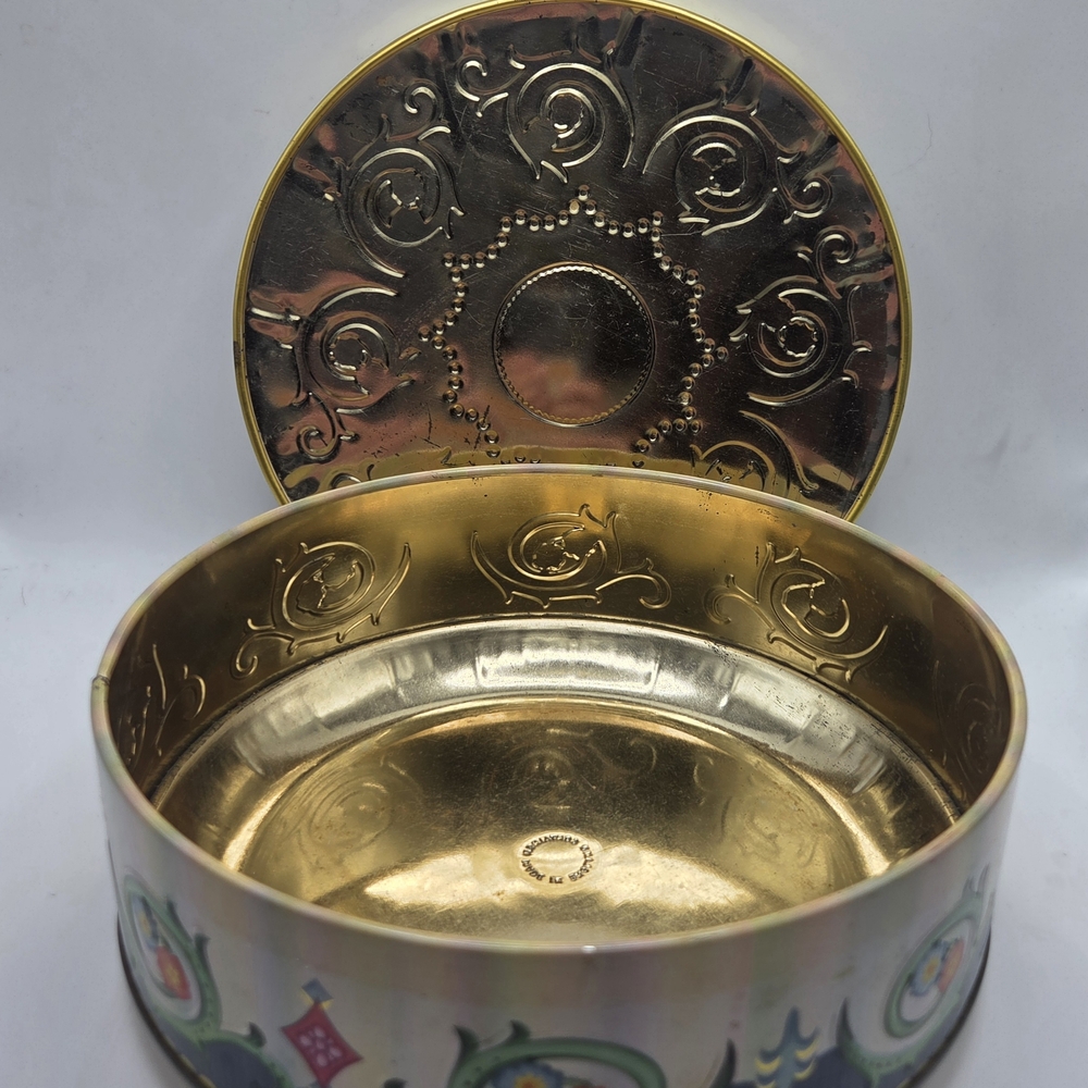 Decorative Floral Round Metal Tin Container Made In England - Picture 4 of 4
